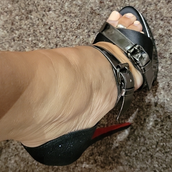 CHRISTIAN LOUBOUTIN HEELS - Picture 9 of 14